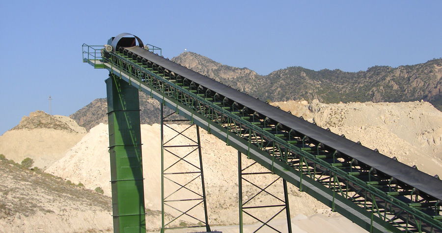 Installation pour le transport de graviers et de agrégats